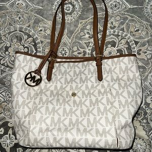 Michael Kohrs white MK purse